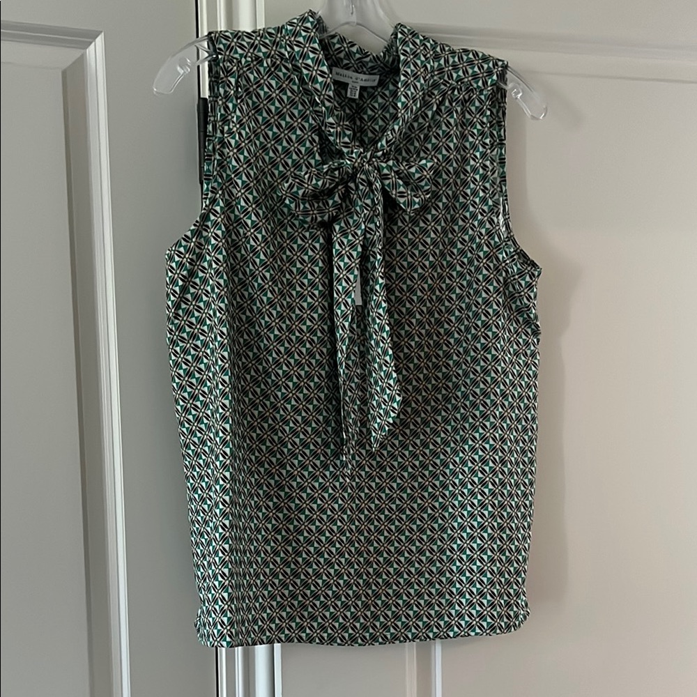 Geometric Green Sleeveless Blouse